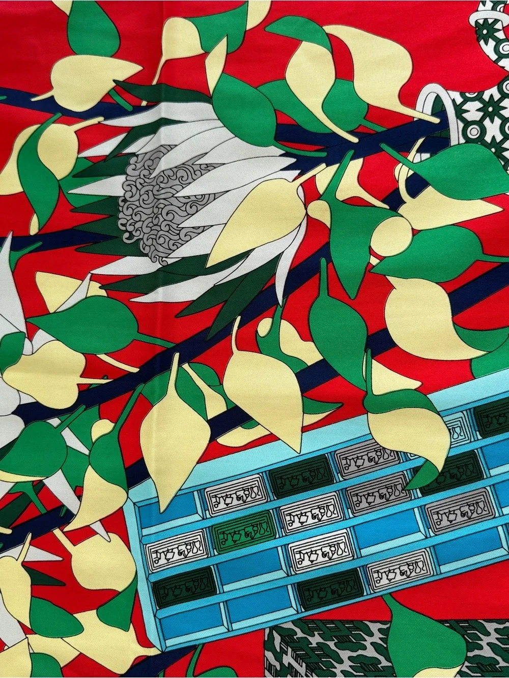 Designer-style Blue & Red 90CM Silk Scarf